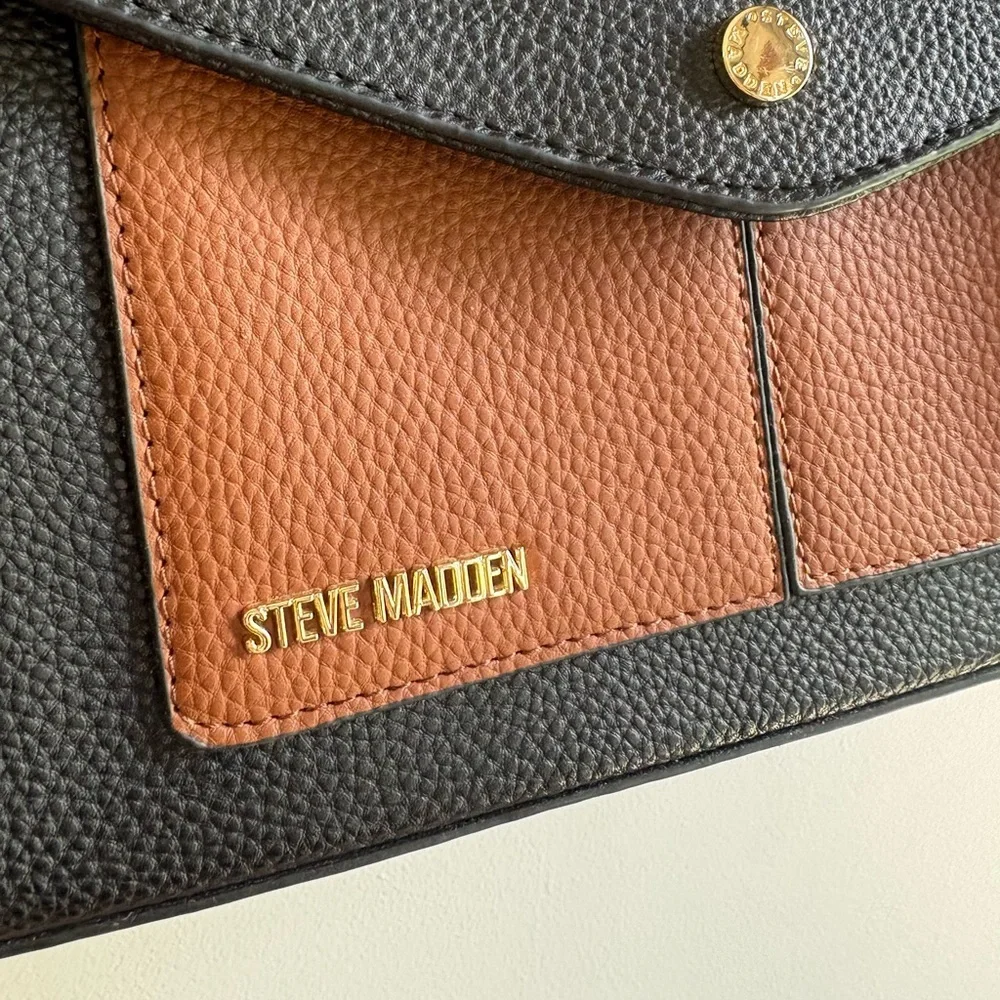 Steve Madden Women's Purse with Gold-Tone Hardware Shoulder Strap‎ And Handle
